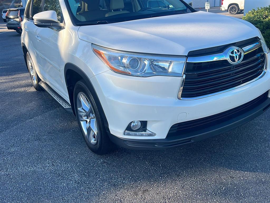 used 2014 Toyota Highlander car, priced at $17,995