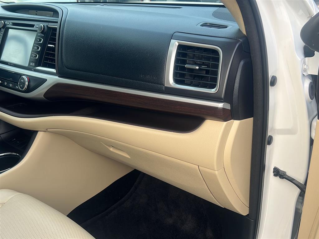 used 2014 Toyota Highlander car, priced at $17,995
