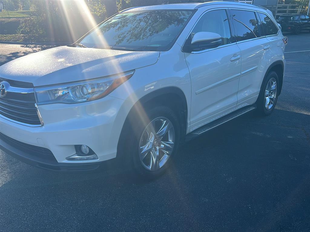 used 2014 Toyota Highlander car, priced at $17,995