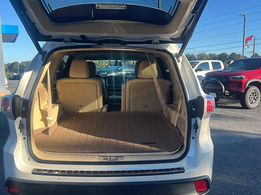 used 2014 Toyota Highlander car, priced at $17,995