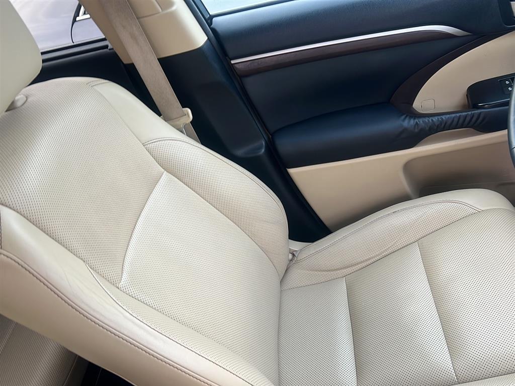 used 2014 Toyota Highlander car, priced at $17,995