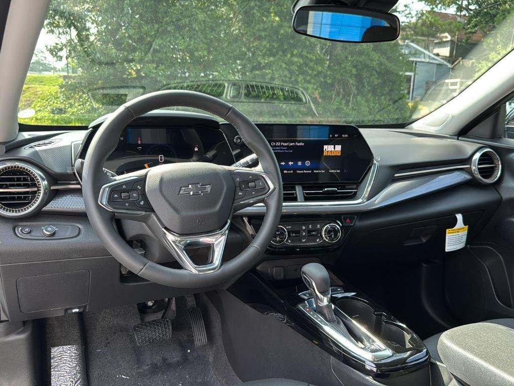 new 2025 Chevrolet Trax car, priced at $25,980