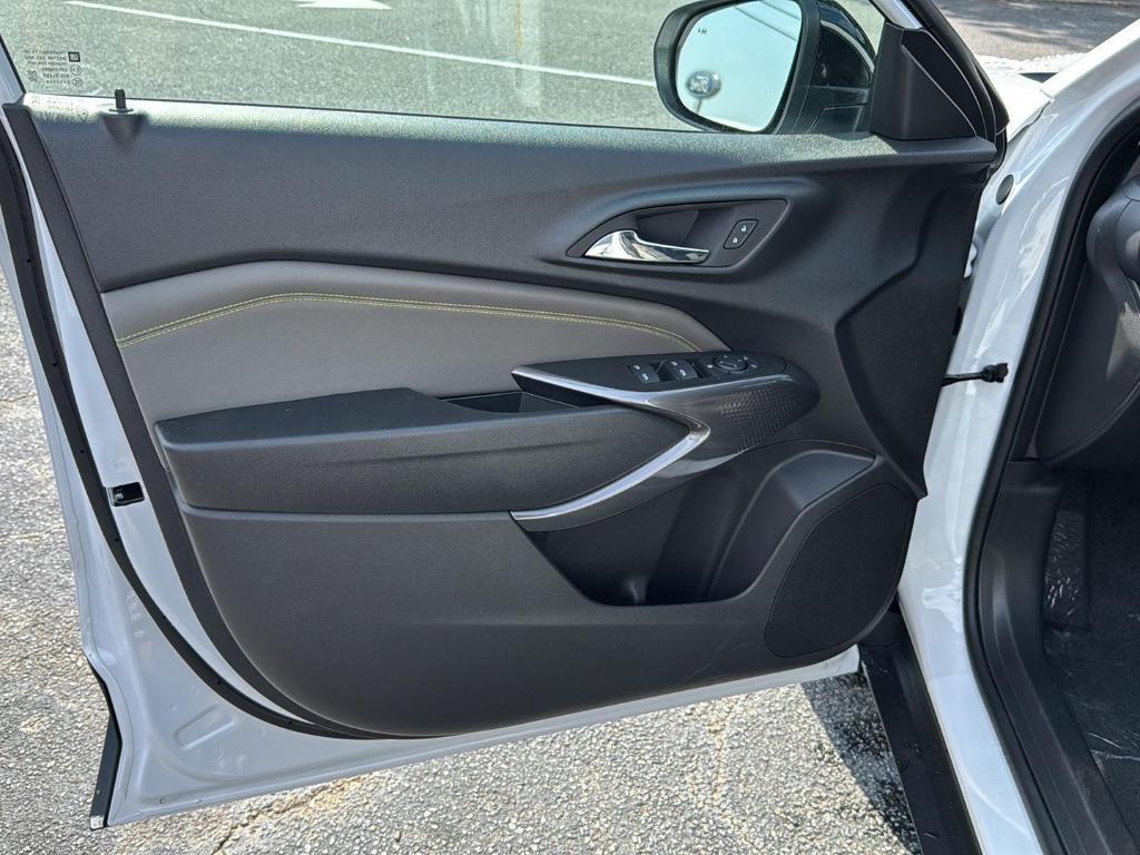 new 2025 Chevrolet Trax car, priced at $25,980