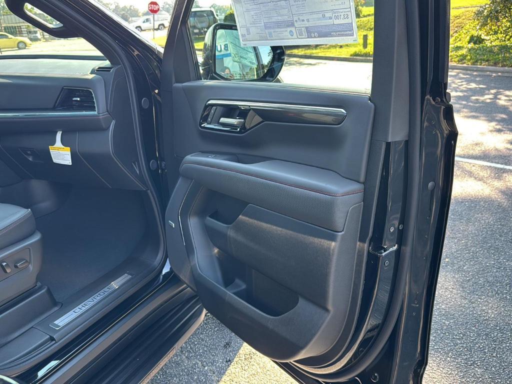 new 2025 Chevrolet Suburban car, priced at $77,690