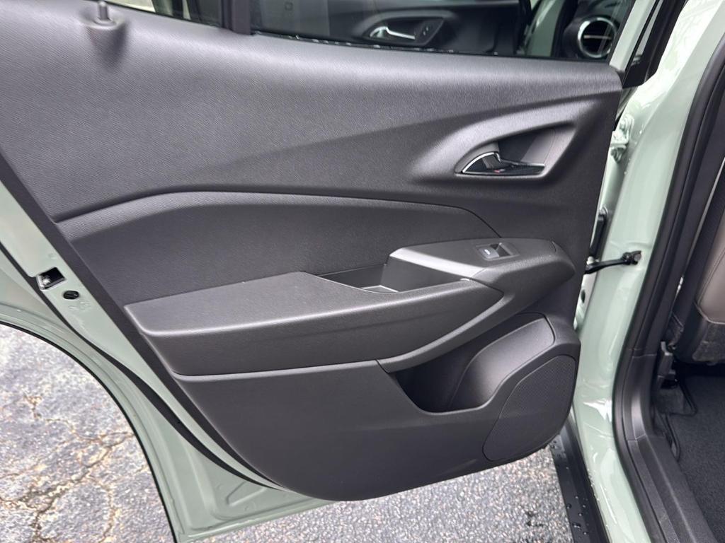 new 2025 Chevrolet Trax car, priced at $25,980