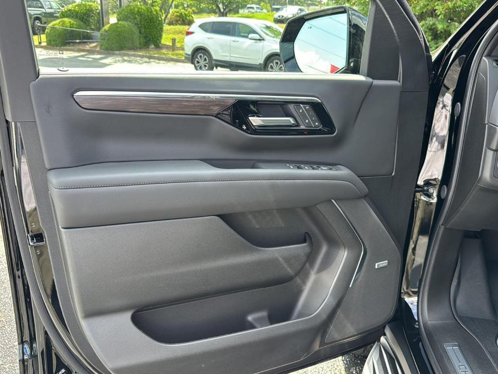 new 2025 Chevrolet Suburban car, priced at $71,320