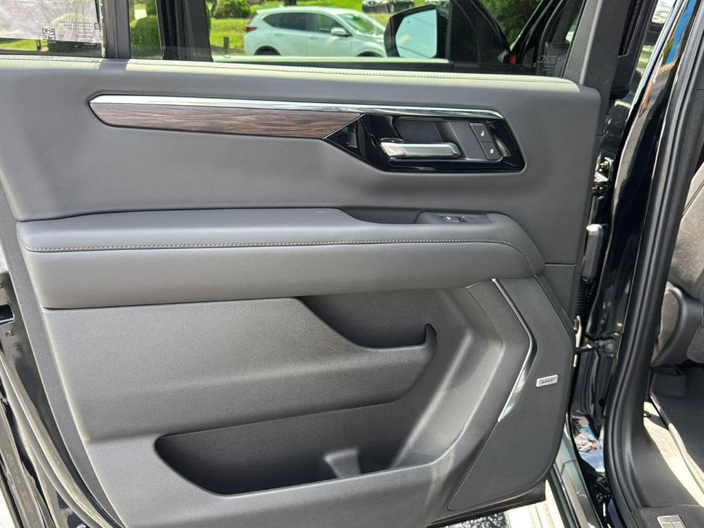 new 2025 Chevrolet Suburban car, priced at $71,320