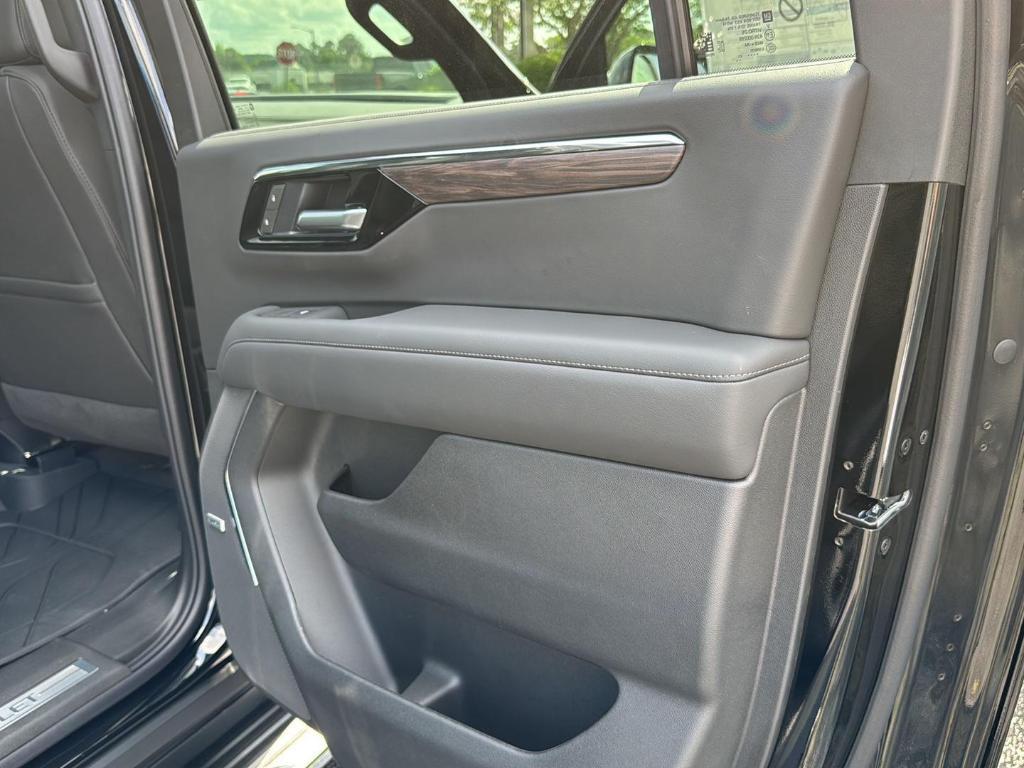 new 2025 Chevrolet Suburban car, priced at $71,320