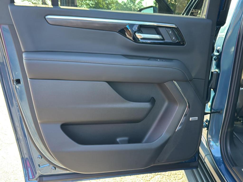 new 2025 Chevrolet Suburban car, priced at $73,340