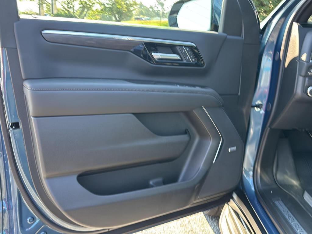 new 2025 Chevrolet Suburban car, priced at $73,340