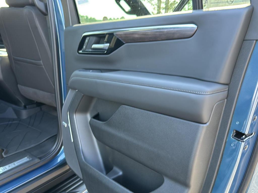 new 2025 Chevrolet Suburban car, priced at $73,340