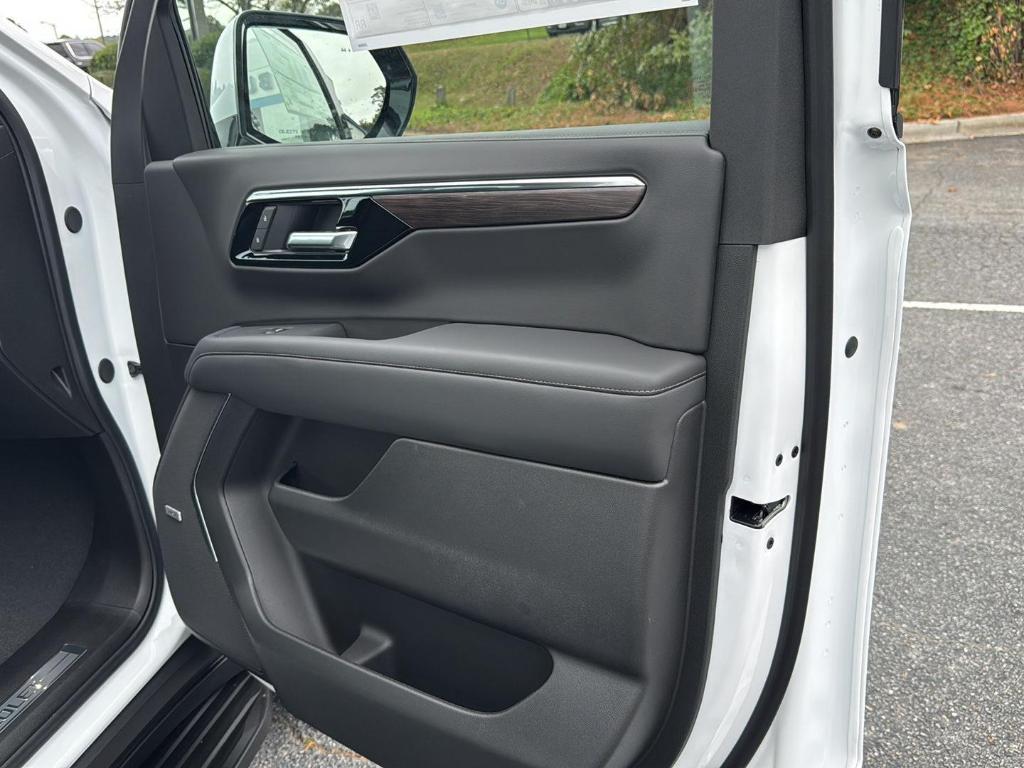 new 2026 Chevrolet Suburban car, priced at $72,680