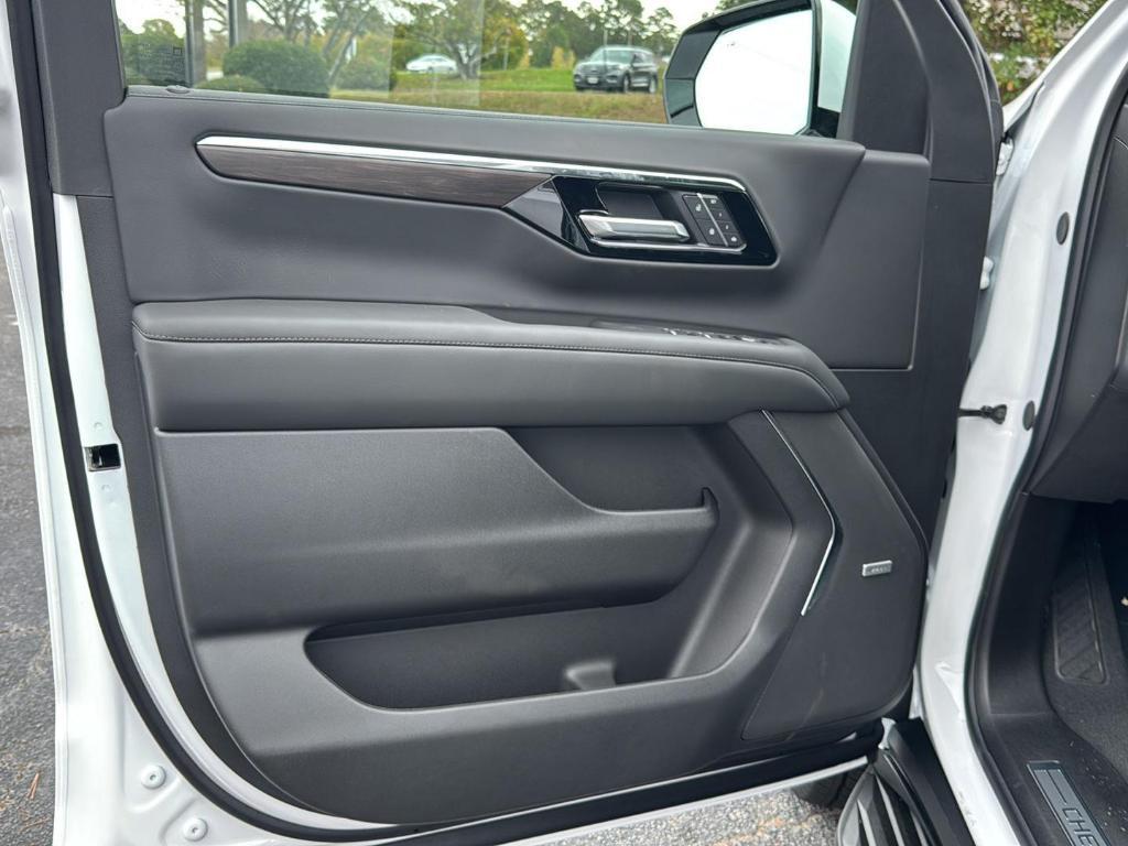 new 2026 Chevrolet Suburban car, priced at $72,680