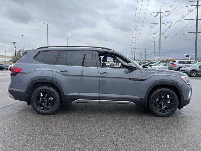 new 2025 Volkswagen Atlas car, priced at $48,072