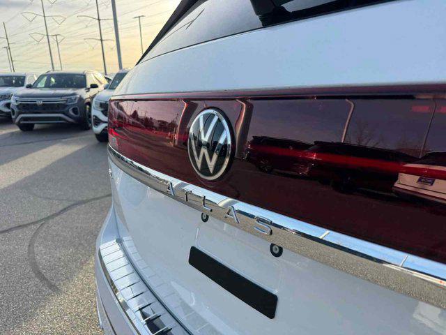 new 2025 Volkswagen Atlas car, priced at $54,714