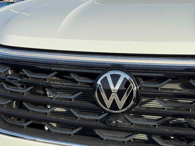 new 2025 Volkswagen Atlas car, priced at $54,714