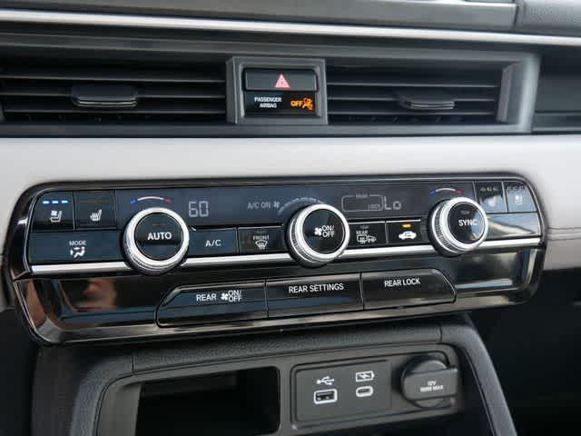 used 2025 Honda Pilot car, priced at $50,997