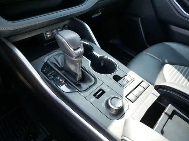 used 2022 Toyota Highlander car, priced at $38,991
