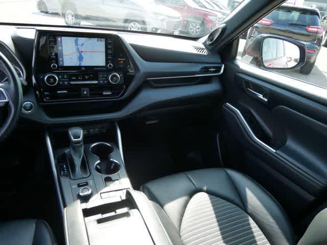 used 2022 Toyota Highlander car, priced at $38,991