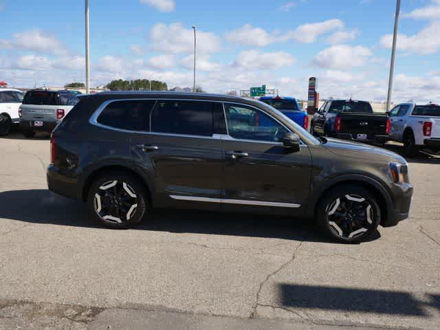 used 2024 Kia Telluride car, priced at $37,057