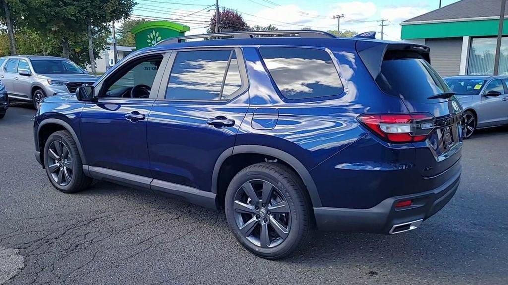 new 2025 Honda Pilot car, priced at $43,795