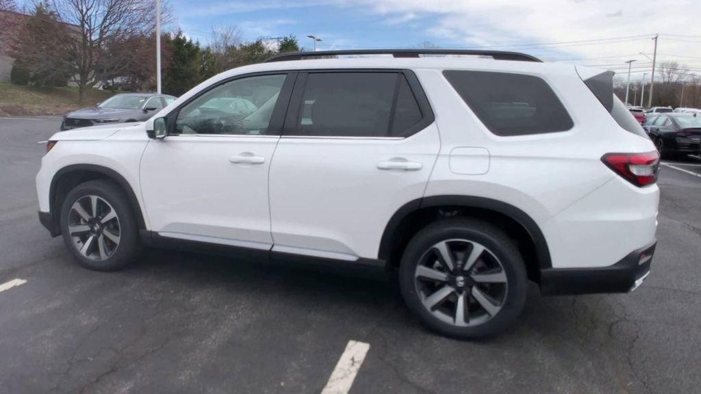 new 2025 Honda Pilot car, priced at $54,985