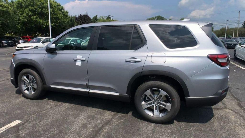 new 2025 Honda Pilot car, priced at $47,050