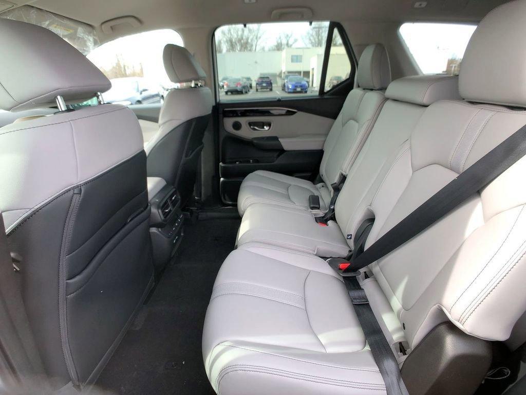 new 2025 Honda Pilot car, priced at $47,050