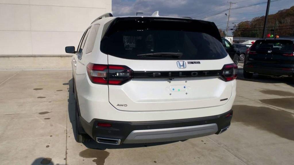 new 2025 Honda Pilot car, priced at $51,550