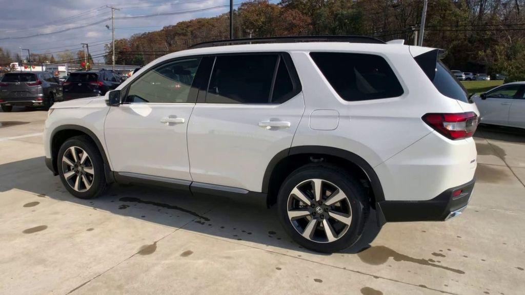 new 2025 Honda Pilot car, priced at $51,550