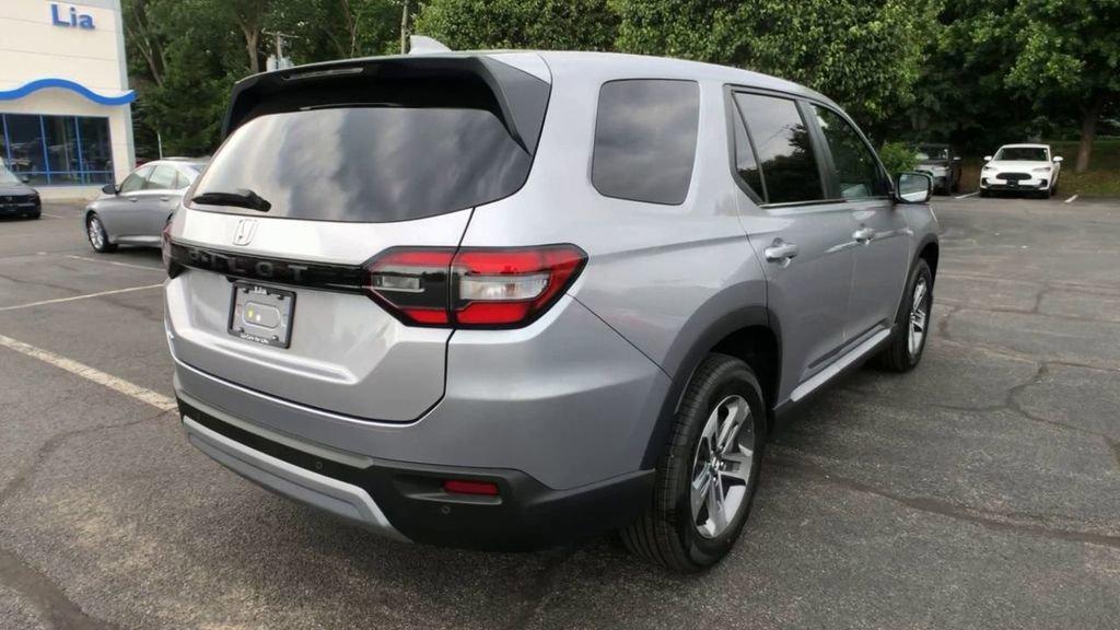 new 2025 Honda Pilot car, priced at $47,825