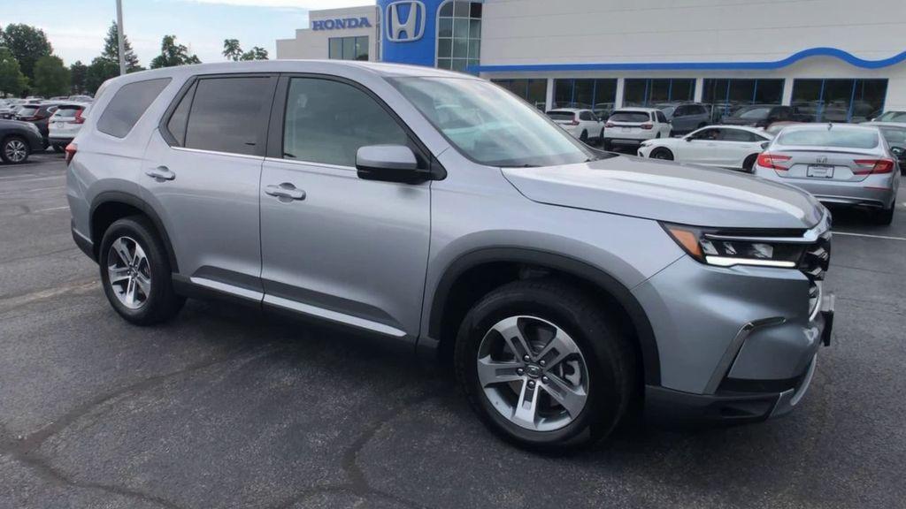 new 2025 Honda Pilot car, priced at $47,825