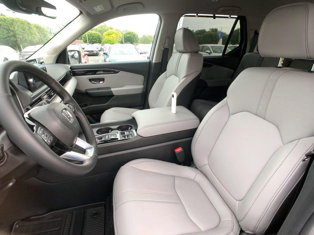 new 2025 Honda Pilot car, priced at $47,825