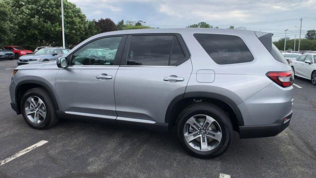 new 2025 Honda Pilot car, priced at $47,825