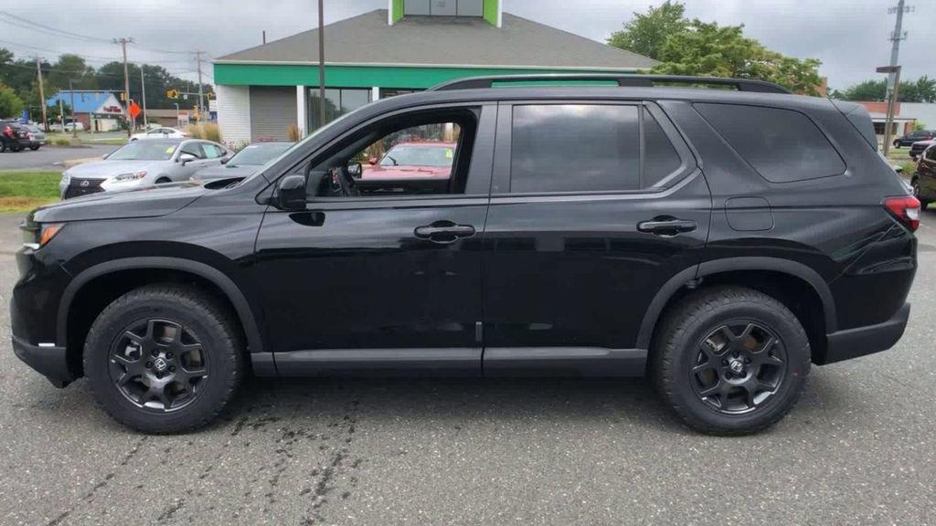 new 2025 Honda Pilot car, priced at $50,895