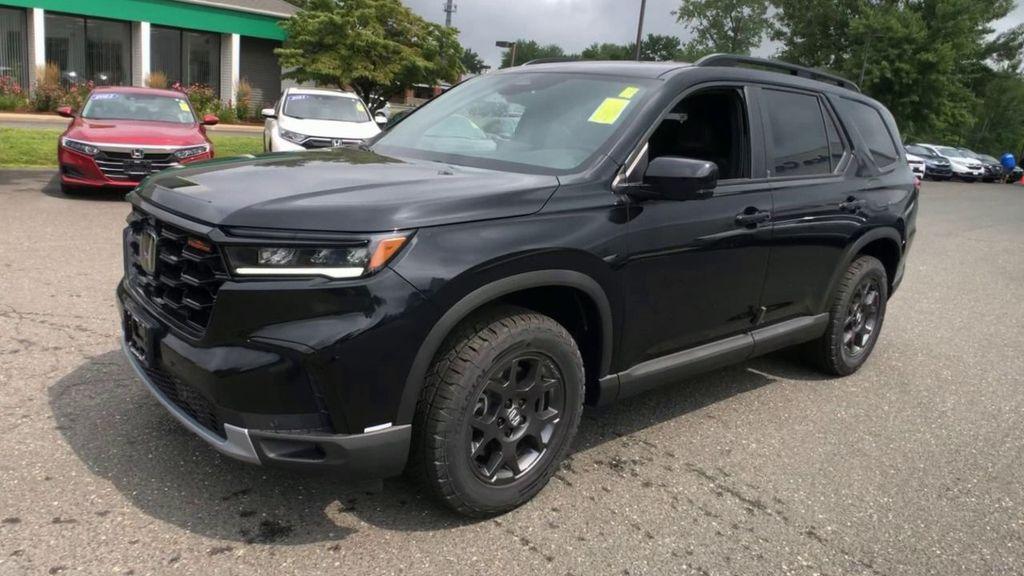 new 2025 Honda Pilot car, priced at $47,833