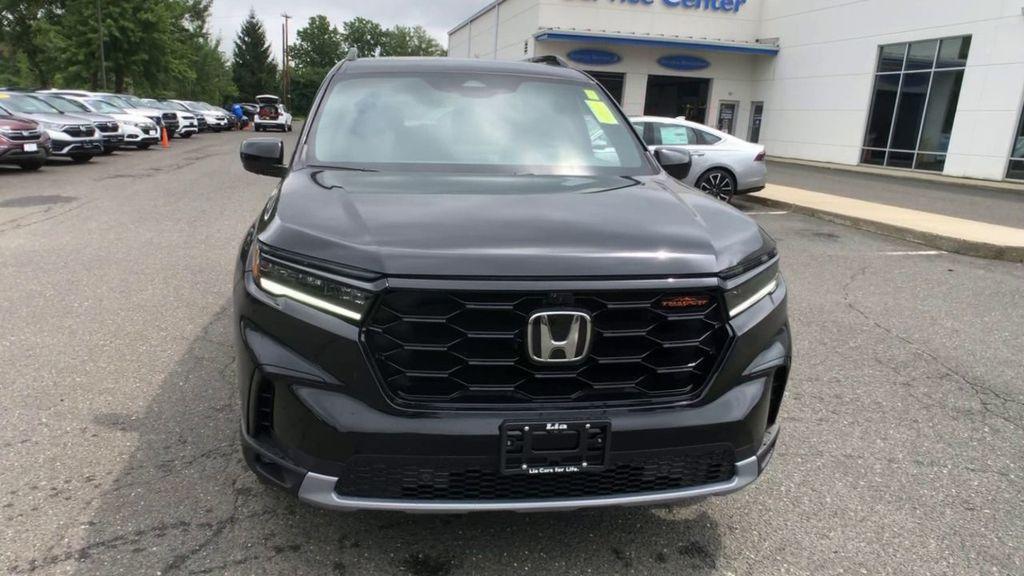 new 2025 Honda Pilot car, priced at $47,833