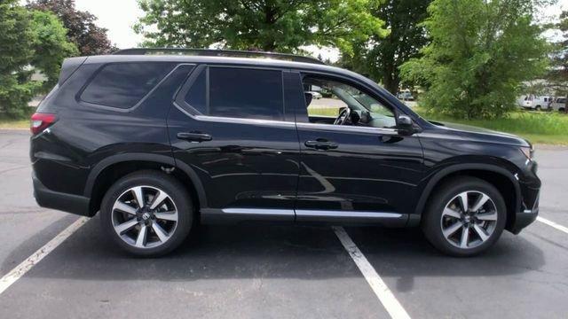 new 2025 Honda Pilot car, priced at $54,530