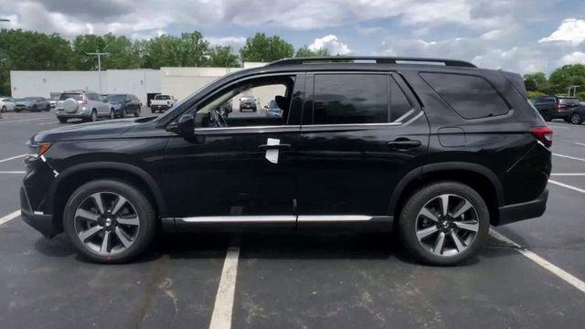 new 2025 Honda Pilot car, priced at $54,530