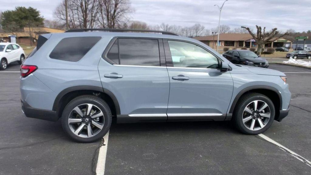 new 2025 Honda Pilot car, priced at $54,985