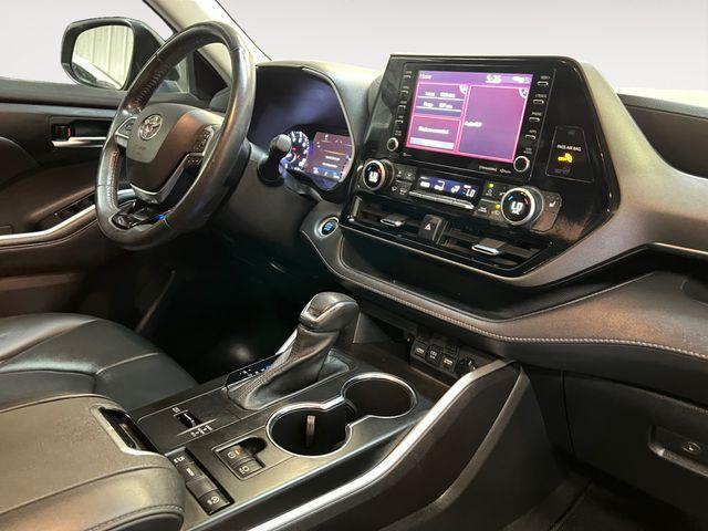 used 2021 Toyota Highlander car, priced at $32,000