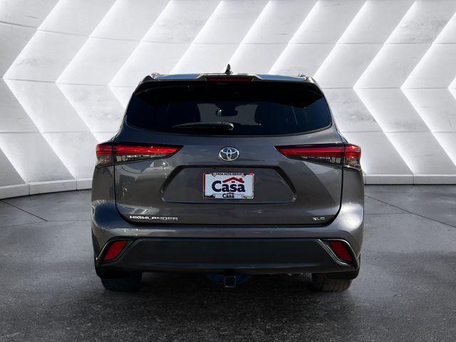 used 2021 Toyota Highlander car, priced at $32,000