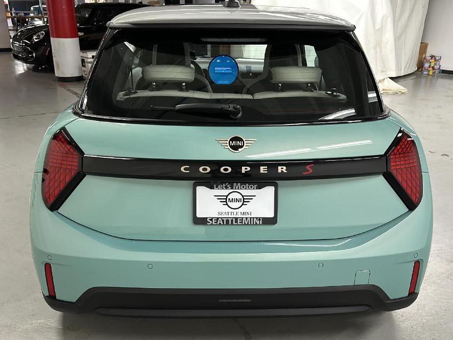 new 2025 MINI Hardtop car, priced at $38,295