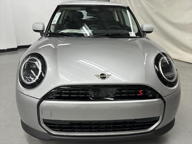 new 2025 MINI Hardtop car, priced at $35,595