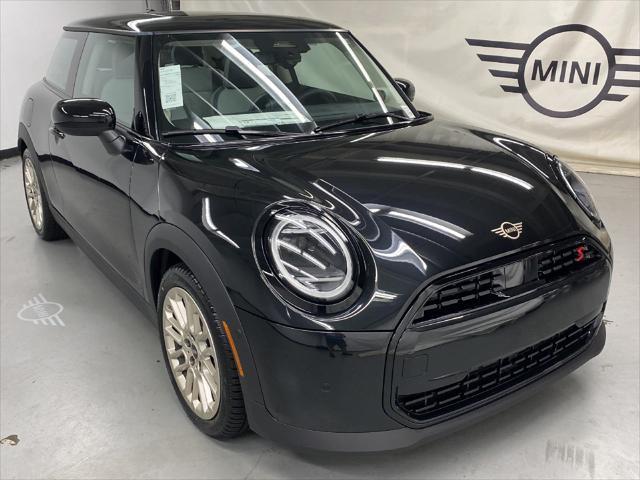 new 2025 MINI Hardtop car, priced at $35,595