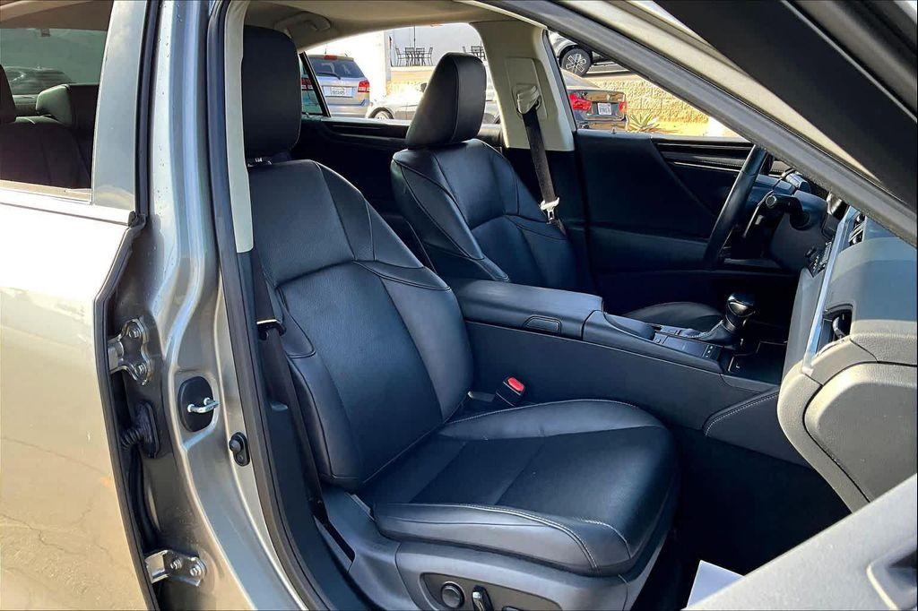 used 2020 Lexus ES 300h car, priced at $30,995