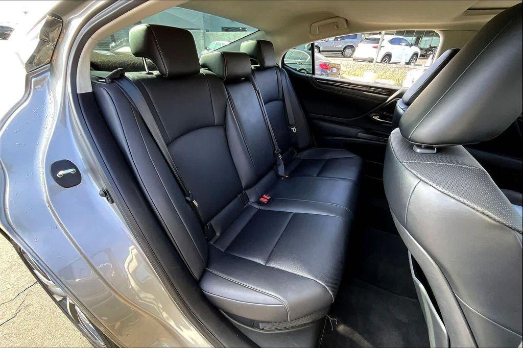 used 2020 Lexus ES 300h car, priced at $30,995