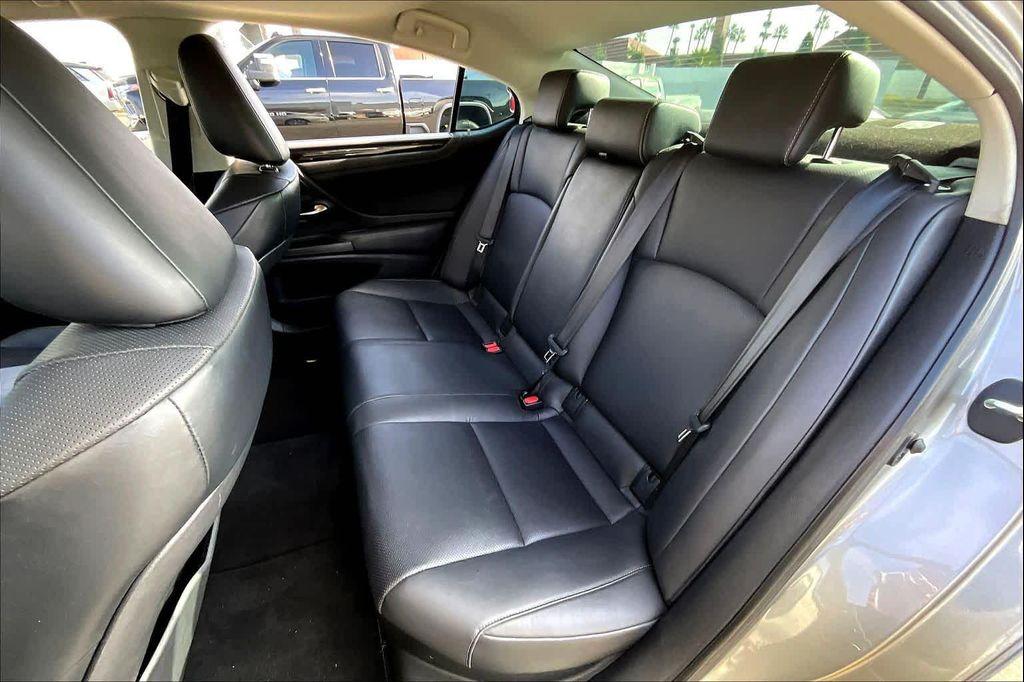 used 2020 Lexus ES 300h car, priced at $30,995