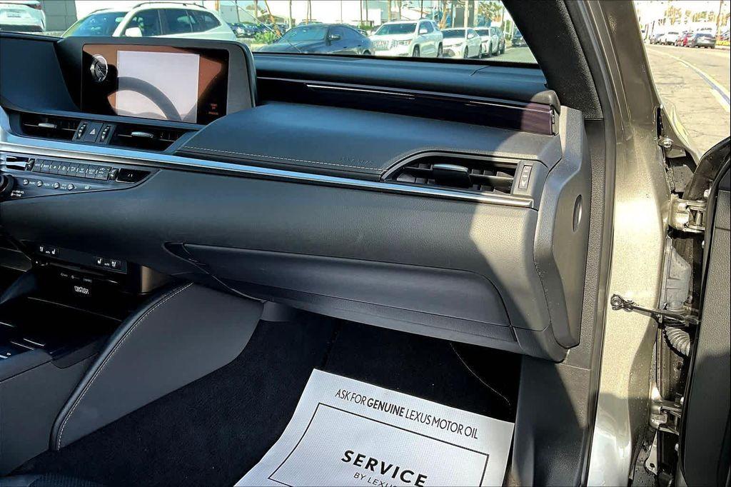 used 2020 Lexus ES 300h car, priced at $30,995