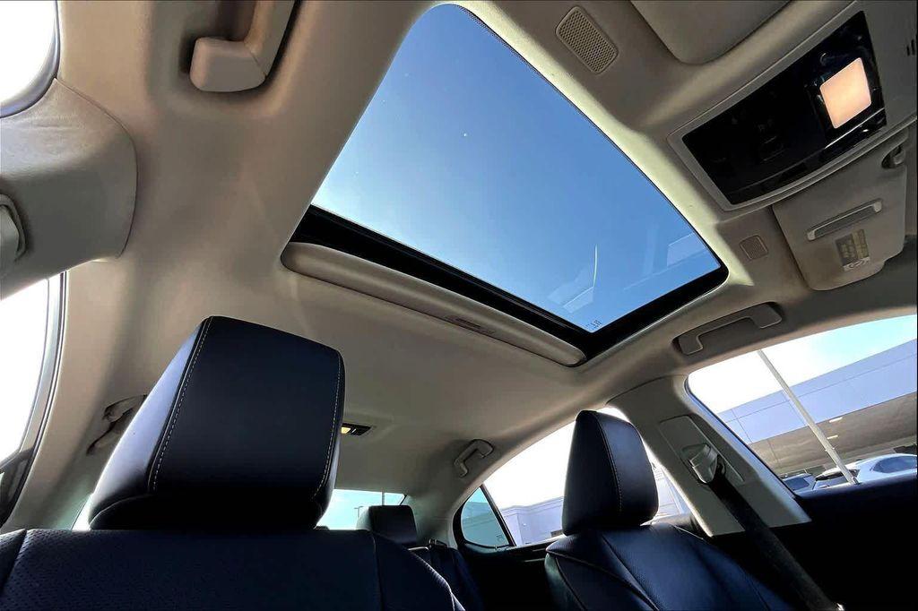 used 2020 Lexus ES 300h car, priced at $30,995